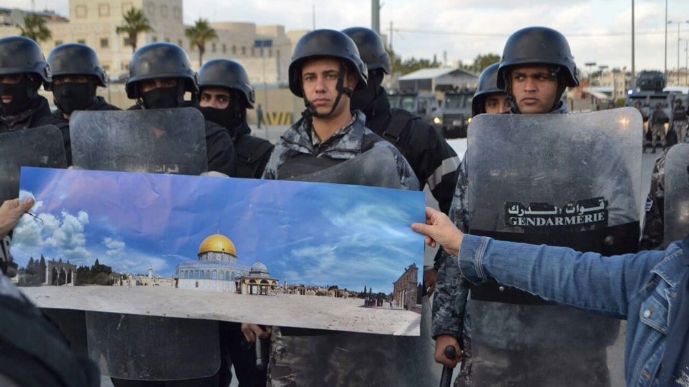 Heavy police presence in front of the US embassy building in Amman [Faisal Istitiyeh/Al Jazeea]