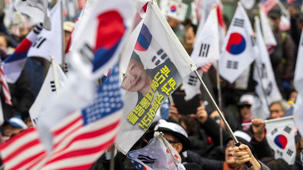 Supporters of former South Korean president Park Geun-hye protested in front of a court in Seoul [Reuters]