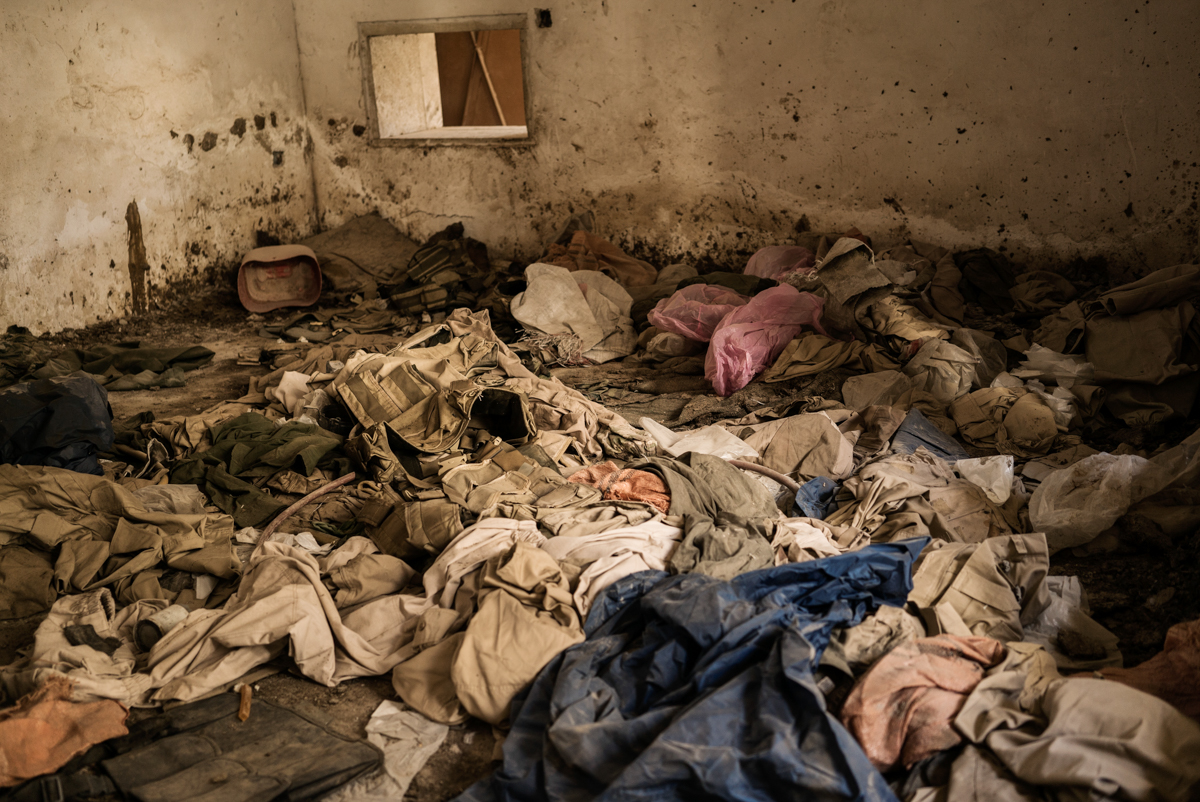 During the Iraqi offensive in Mosul, many Daesh members simply tried to flee the area, leaving everything behind. In this house dozens of vests that were used by Daesh members were left.