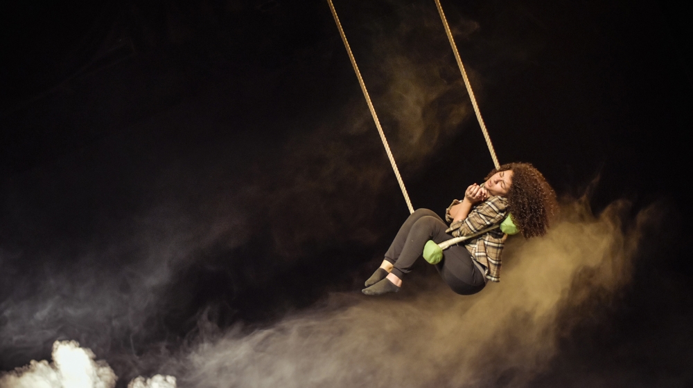 The act features juggling and acrobatics but instead of fun and games, the group highlights the plight of refugees from the Middle East [Aivin Hans/Al Jazeera]