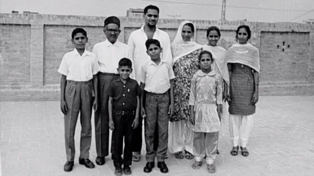 Mo, backrow centre, grew up with a large family in Nairobi and Dar es Salaam [Screengrab/Al Jazeera] 