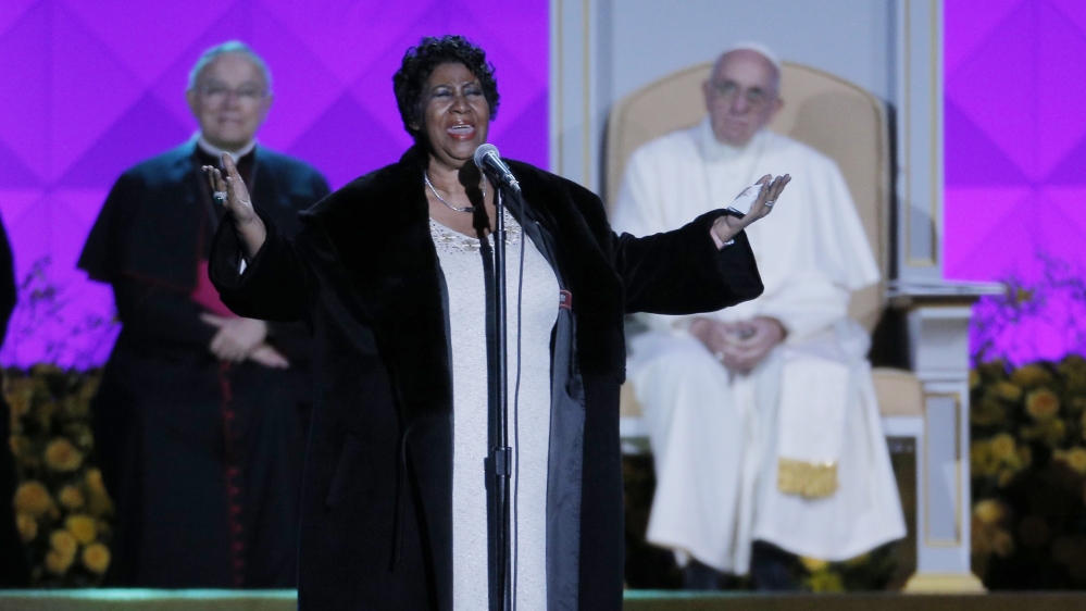Franklin performed for Pope Francis, right, during his visit to the US in September 2015 [File: Brian Snyder/Reuters]