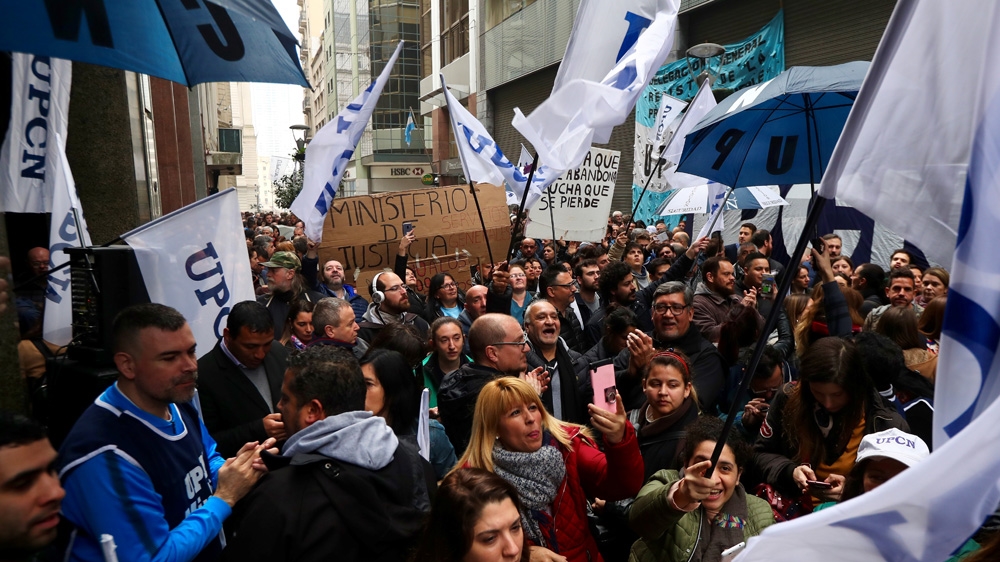 State workers were among those protesting layoffs and the dismal state of the economy [Marcos Brindicci/Reuters]
