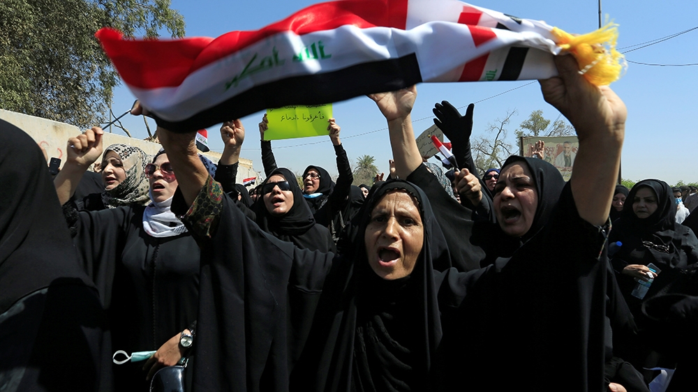 Iraqi women shout slogans during a protest in Basra, Iraq September 7, 2018. REUTERS/Alaa al-Marjani -
