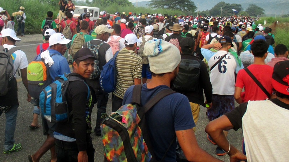 Thousands of Honduran migrants and refugees are making their way north through Mexico, fleeing violence and unemployment [Sandra Cuffe/Al Jazeera] 
