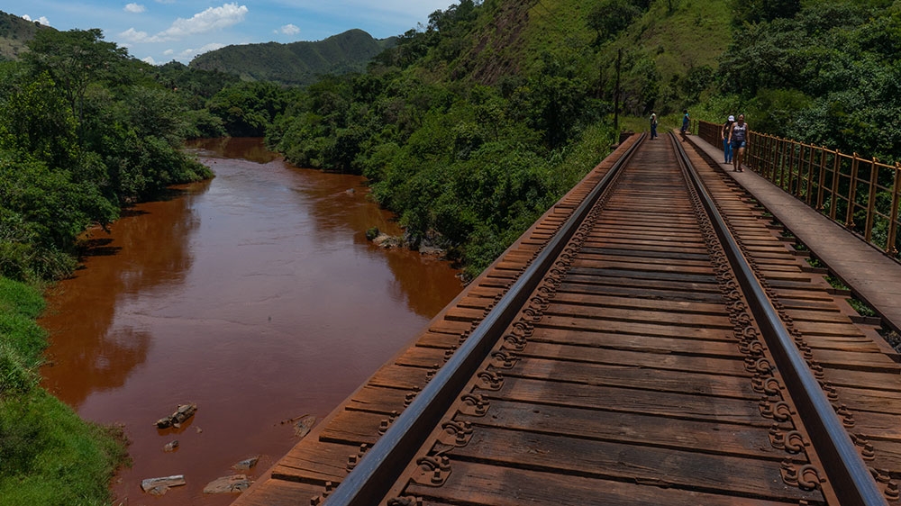 Health authorities from Minas Gerais state have advised people to stay at least 100 metres away from the river [Mia Alberti/Al Jazeera]