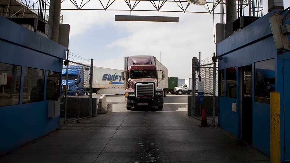 BBG US-MEXICO TRADE: Trucks at the border