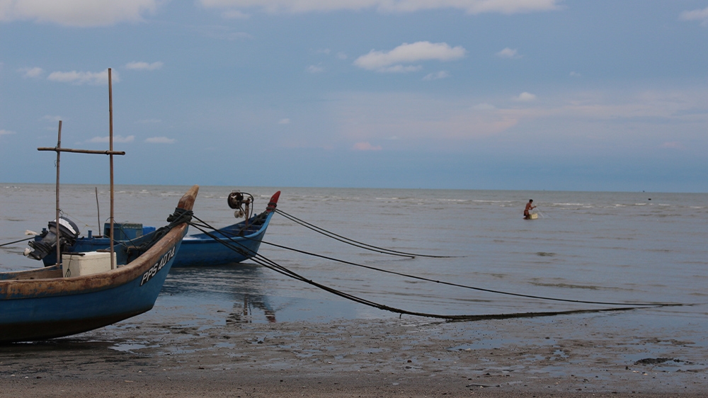 The bay at Gertak Sanggul on the southern coast of Penang at low tide; if a government plan to build three man-made islands is approved, one of the islands will be created just 250 metres form the shore