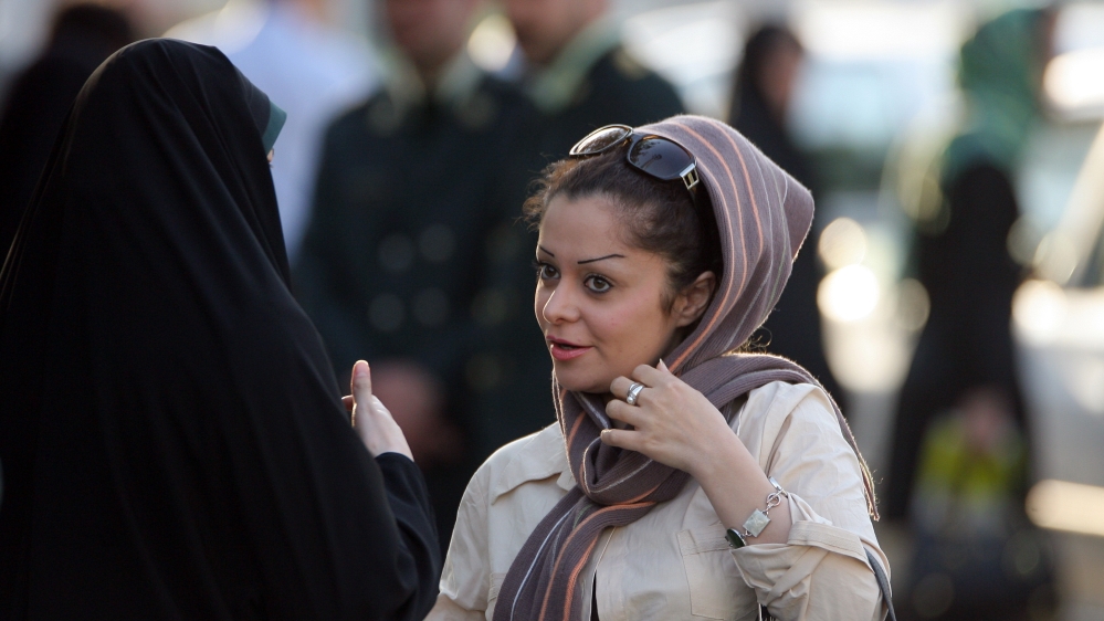 Police Enforce Women?s Islamic Dress Code