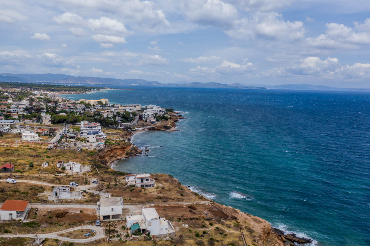 Even those who made it to the sea, among them many elderly, were not safe as they remained there for several hours trapped and in tough conditions.  “The waters in Mati are full of big sharp rocks and