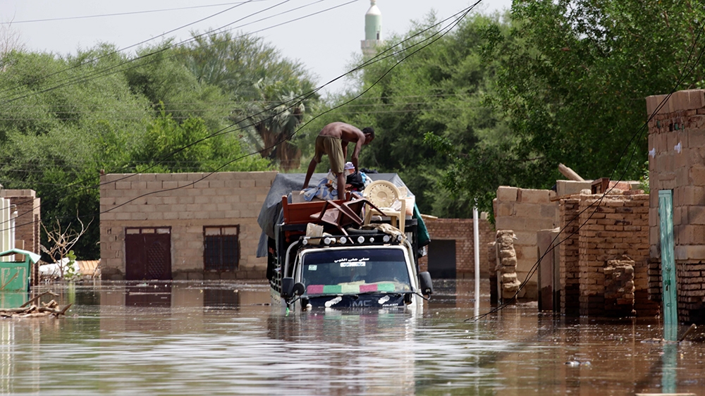 Sudanese load items they salvaged from their village onto trucks following heaving floods in Wad Ramli, some 45 km north of Khartoum, Sudan, 25 August 2019. According to local witnesses, Wad Ramli inh
