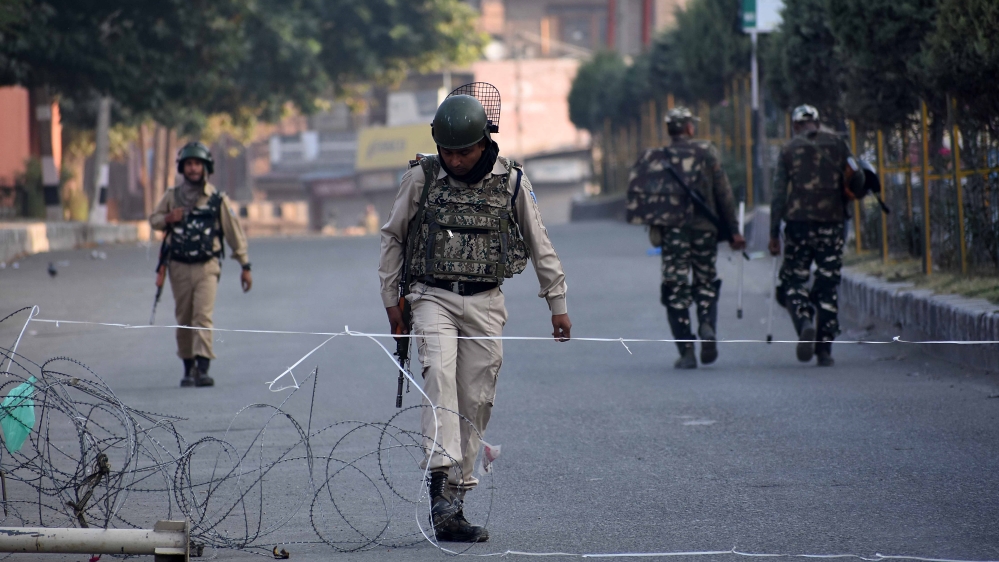Strict curfew like restrictions in Srinagar