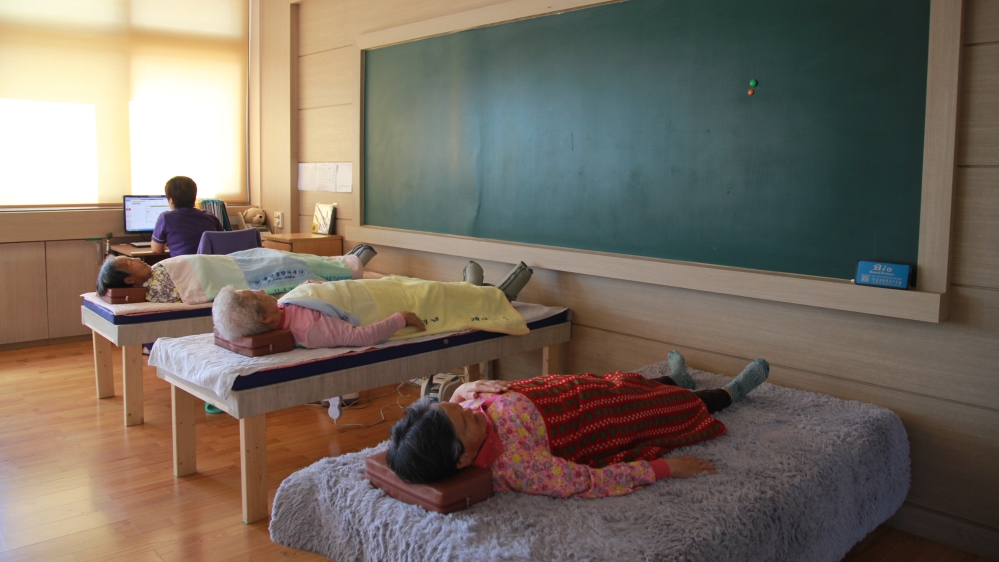 Meet the grandma's saving South Korea's schools - Don't use