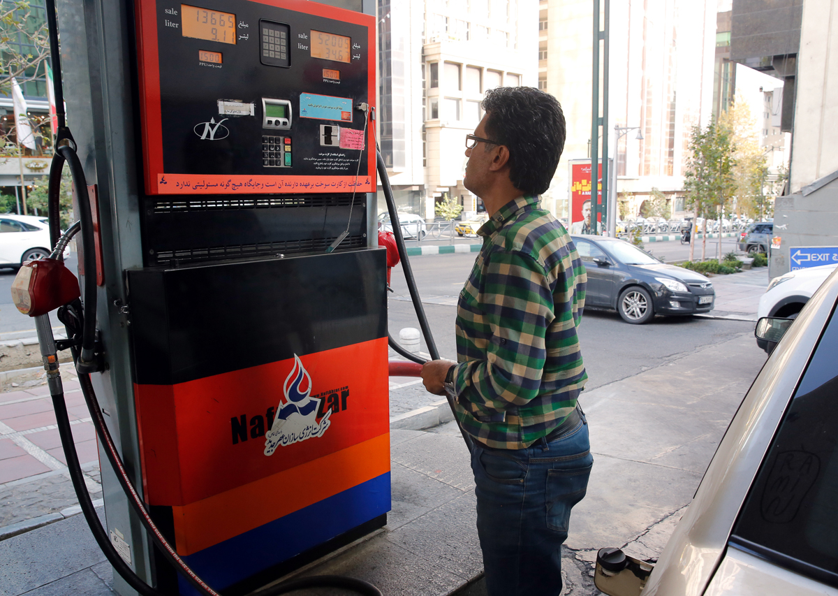 Iranians fill their vehicles at a petrol station in Tehran, on November 15, 2019. - Iran imposed petrol rationing and raised pump prices by 50 percent or more today, in a new move to cut costly subsid