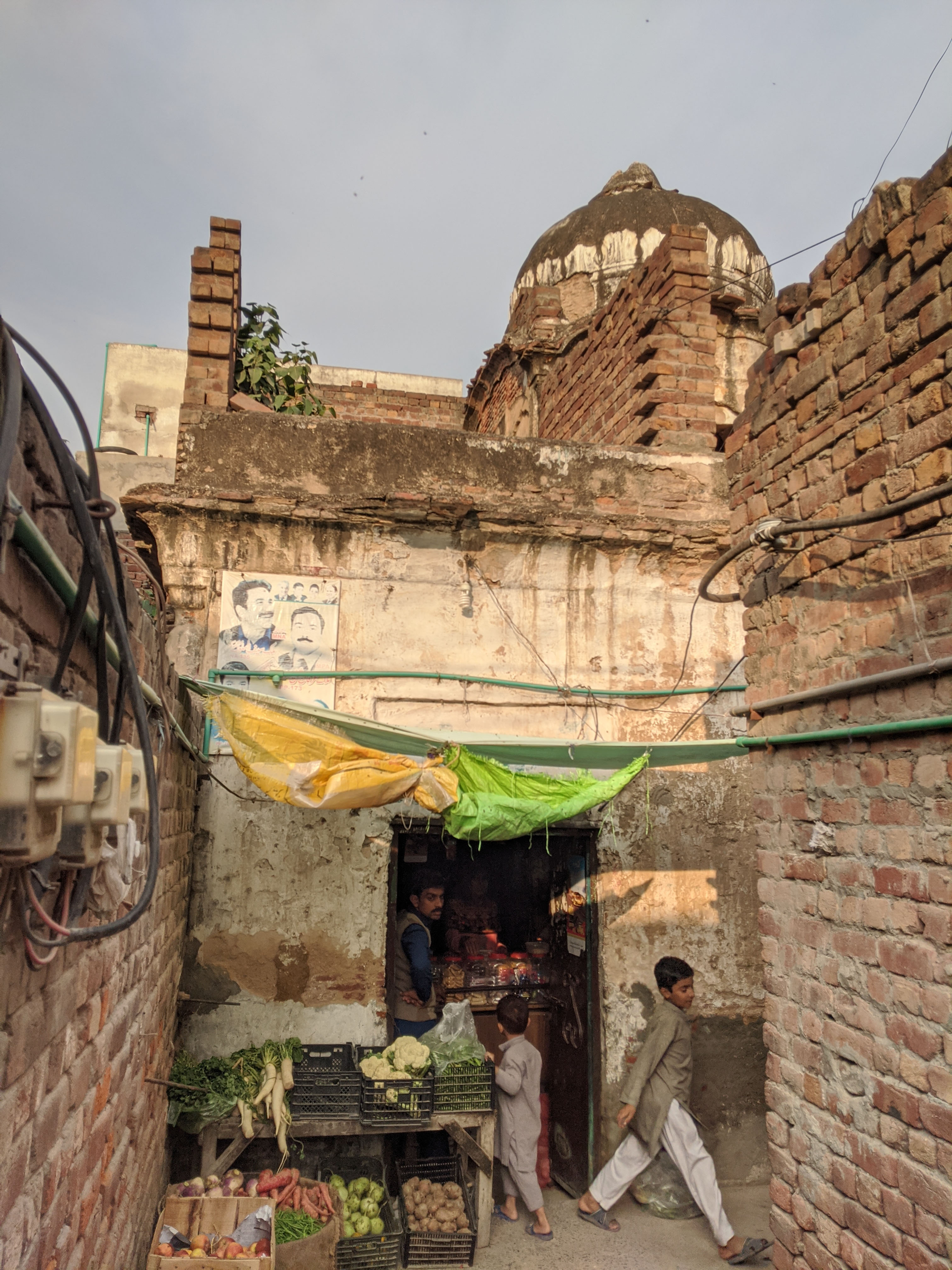 ONLY FOR FEATURE Babri Masjid by Haroon Khalid. All photographs are by Sameer Shafi Warraich