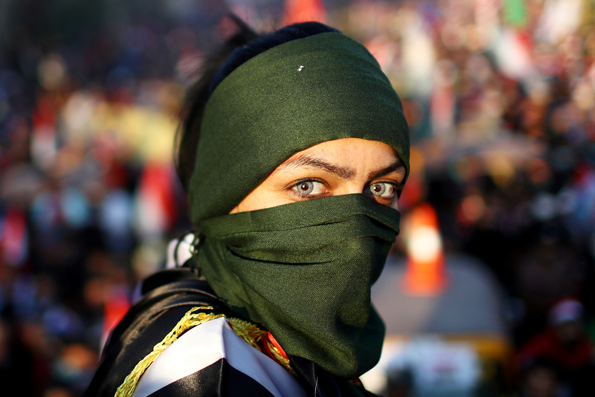 An Iraqi female demonstrator takes part in ongoing anti-government protests in Baghdad, Iraq November 1, 2019. REUTERS/Ahmed Jadallah TPX IMAGES OF THE DAY