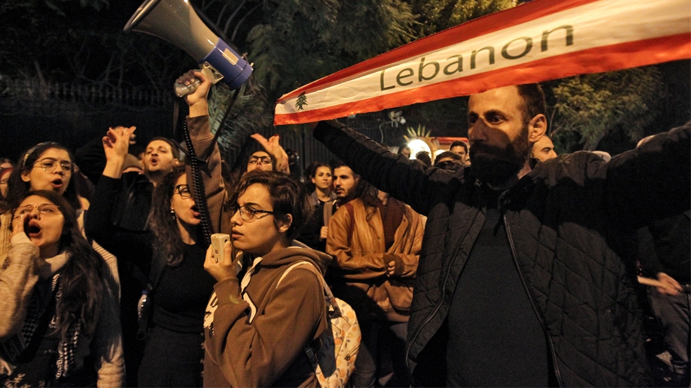 LEBANON-POLITICS-DEMO  Protesters chant slogans as they march during a demonstration outside the Interior Ministry headquarters in the Lebanese capital Beirut on December 11, 2019. IBRAHIM AMRO / AFP