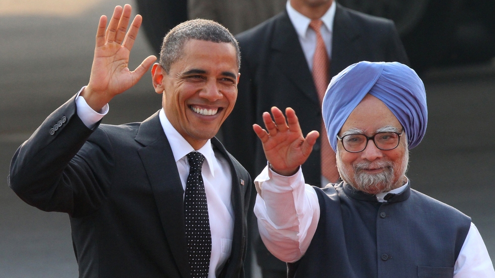 U.S. President Barack Obama (L) and Indian Prime Minister Manmohan Singh wave after Obama arrived at New Delhi's airport November 7, 2010. U.S. President Barack Obama called on India on Sunday to bols