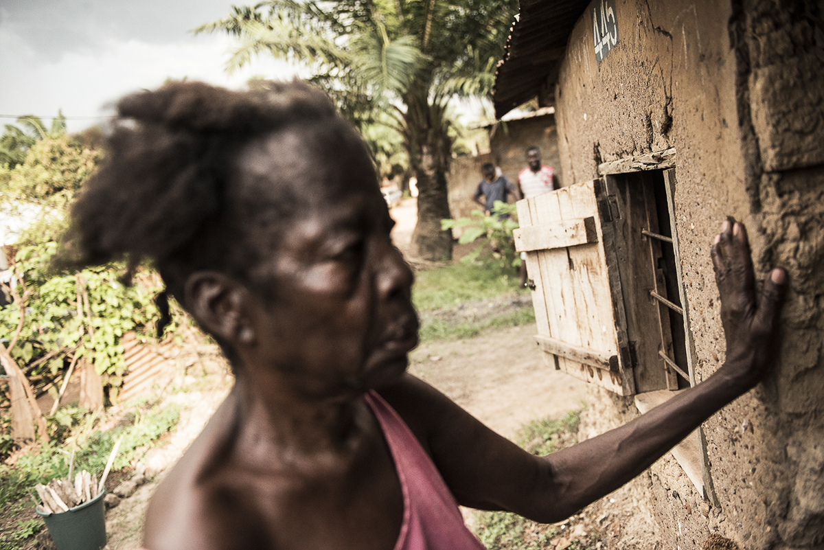 Martine Rengapou return immediately inside her house in Bangui because people in the street are yelling at her. Martine never goes far from her home, she risks to be killed. When somebody attack her b