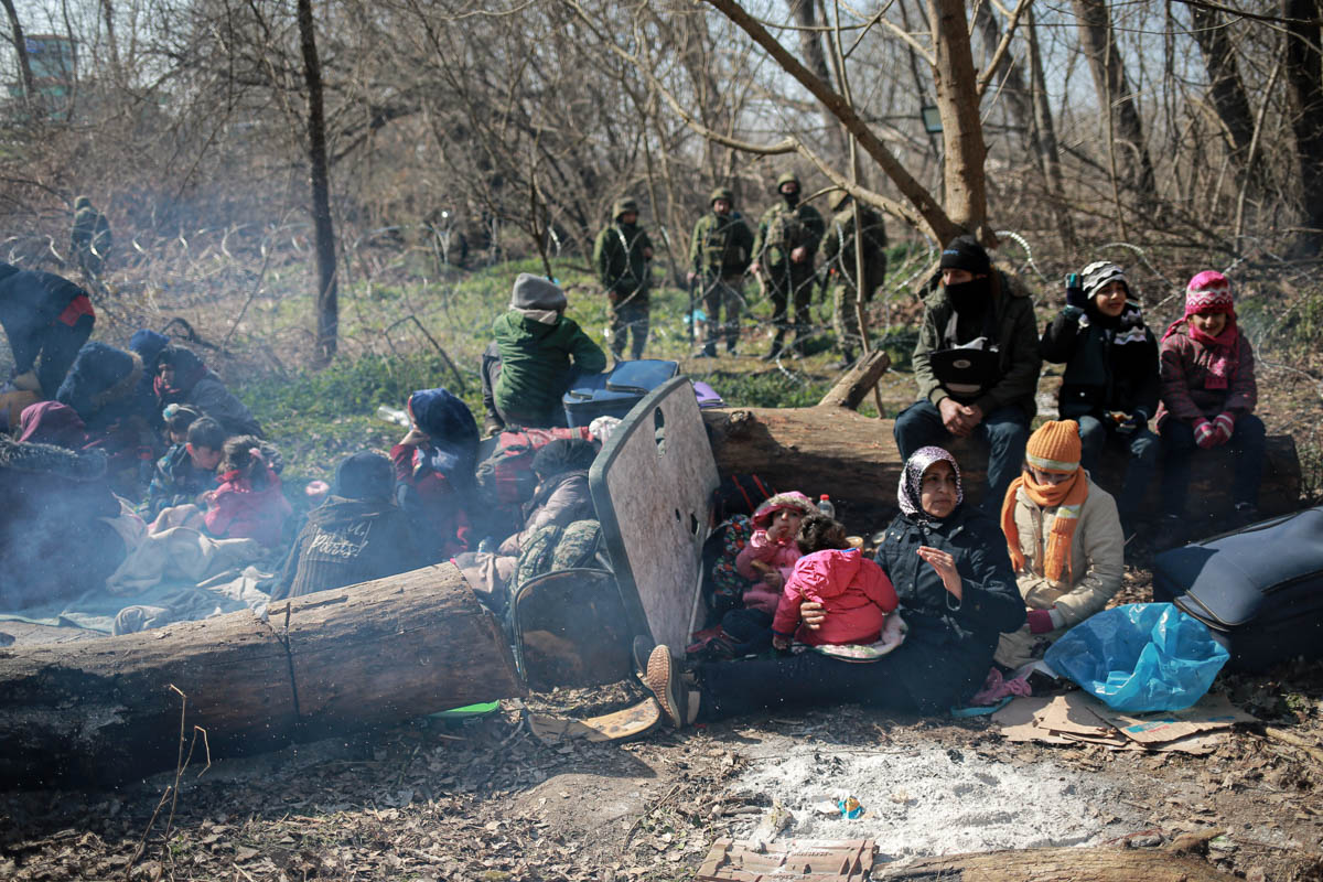 Refugees head to Greece as Turkey opens gates [Hosam Salem/Al Jazeera]