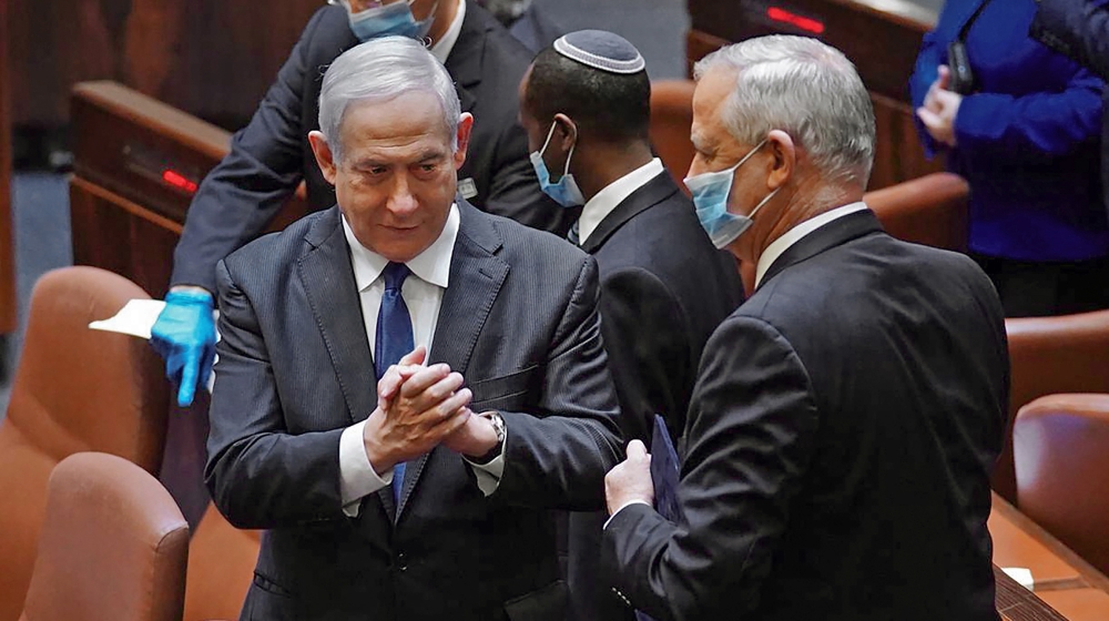 A handout picture released by the Israeli Knesset (parliament) spokesperson''s office on May 17, 2020, shows Israeli Prime Minister Benjamin Netanyahu (L) and alternate MP Benny Gantz, during the swear