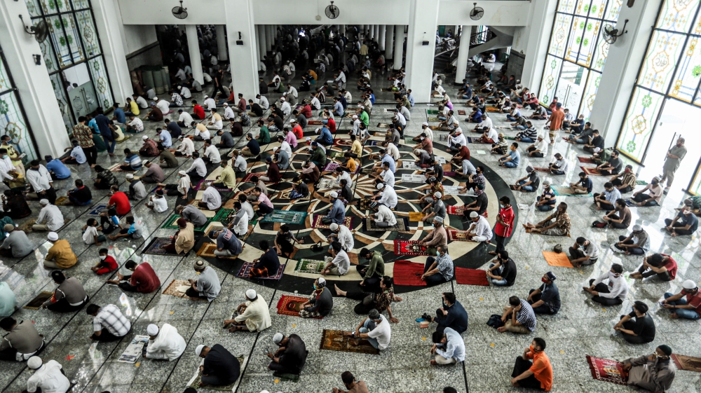 First Friday prayer in Indonesia during the transition period to a new normal [Anadolu]