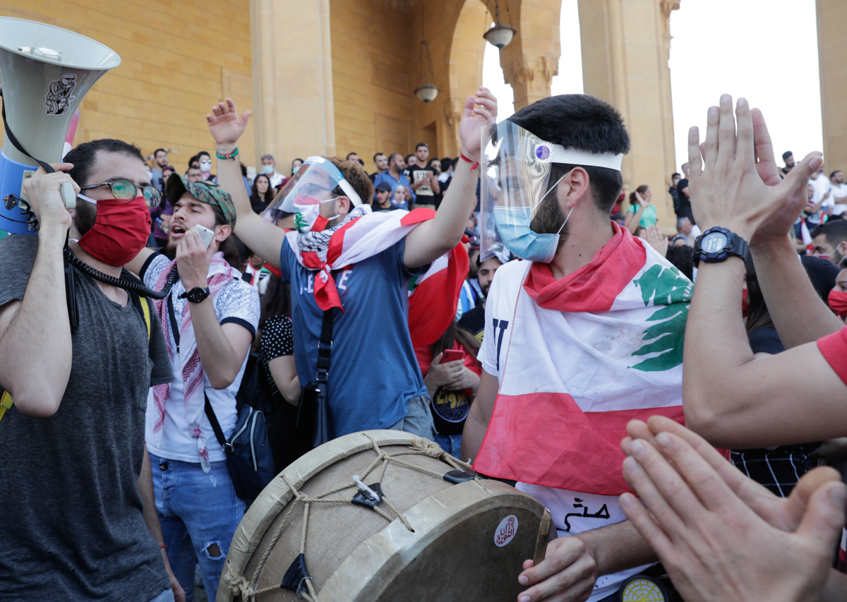 Lebanese protesters gather in front of Mohammad al-Amin mosque during a demonstration in central Beirut, on June 6, 2020. - Protesters poured into the streets of the Lebanese capital to decry the coll