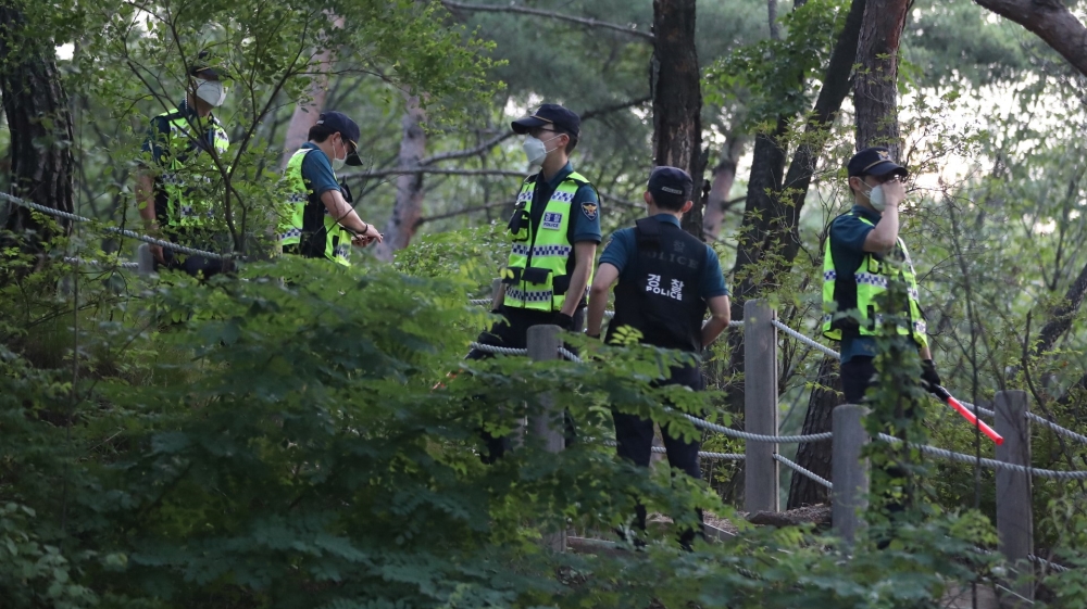 South Korean policemen conduct a search operation for Seoul Mayor Park Won-soon in Seoul