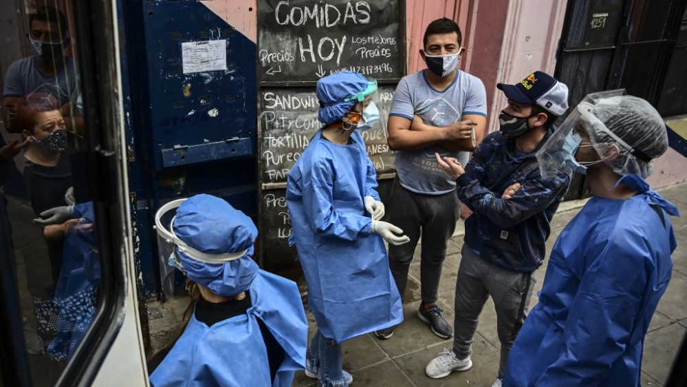 Argentinian dentists work as volunteers to detect cases of COVID-19 in La Boca neighbourhood, Buenos Aires