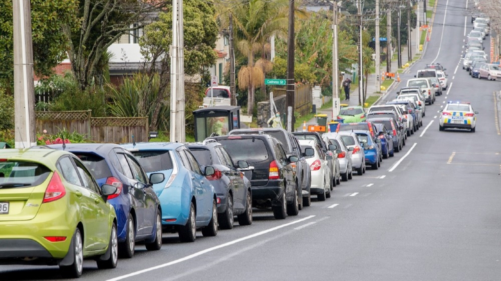 Motorists queue at a COVID-19 coronavirus testing centre in the suburb of Northcote in Auckland on August 12, 2020. New Zealand's dream run of 102 days without locally transmitted