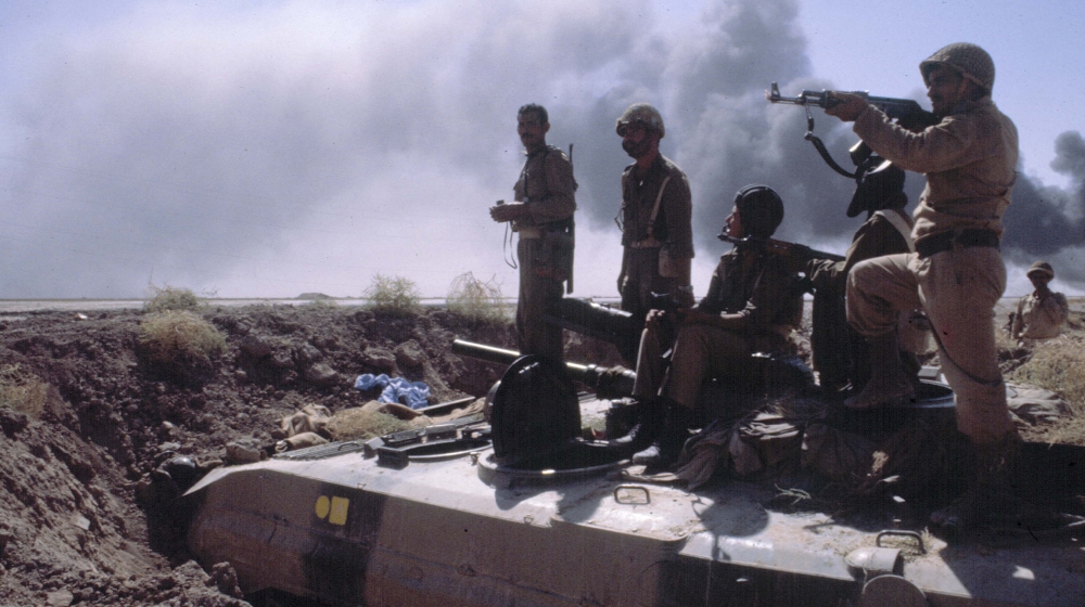 IRAN - 1980: War Iran - Iraq. Khorramchahr''s forehead(front). Armed(equipped) Iraqi. On 1980. FDM-930-8. (Photo by Francoise De Mulder/Roger Viollet via Getty Images)