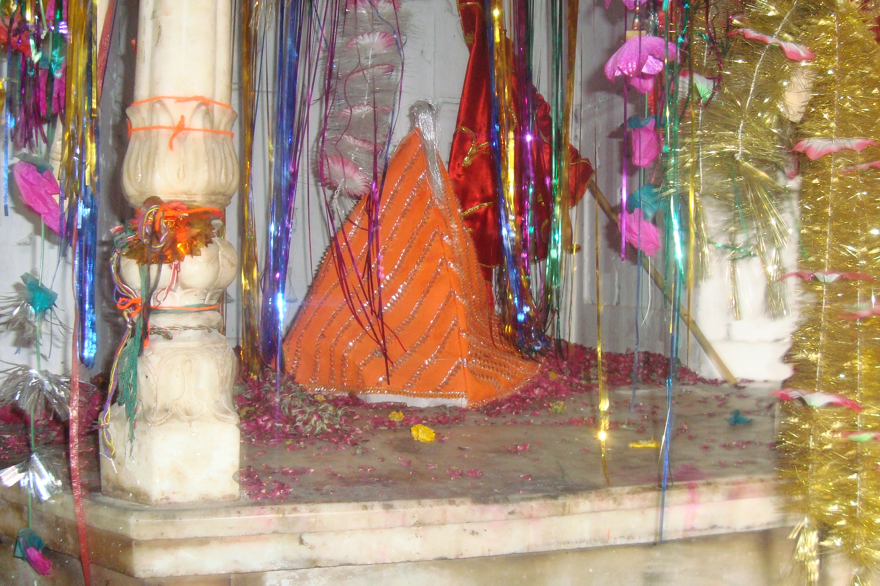 The smadh of 16th century Hindu saint Ram Thaman