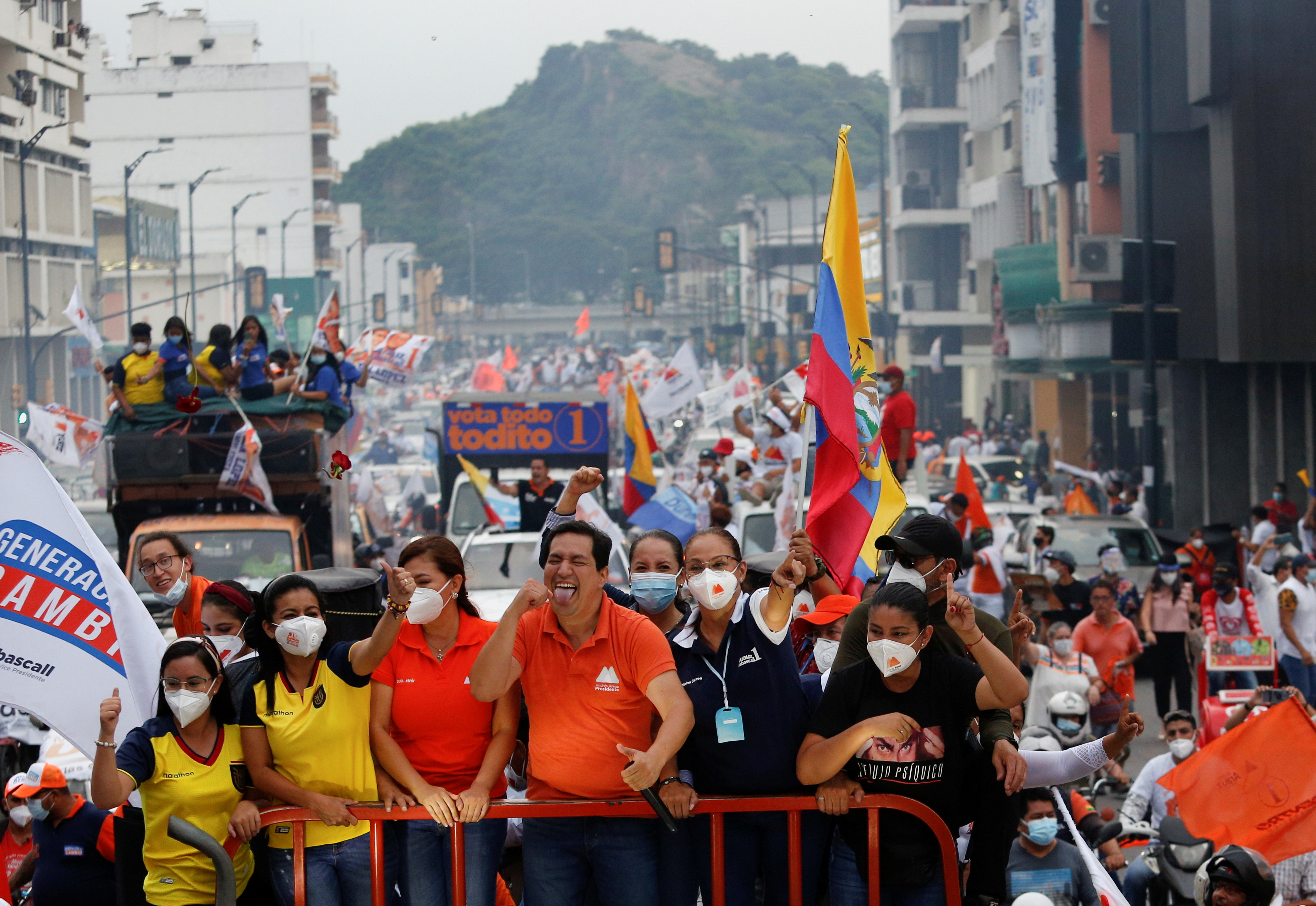 Ecuador's presidential candidate Andres Arauz gestures as he attends a closing campaign rally, in Guayaquil, Ecuador April 7, 2021 [Santiago Arcos/Reuters]