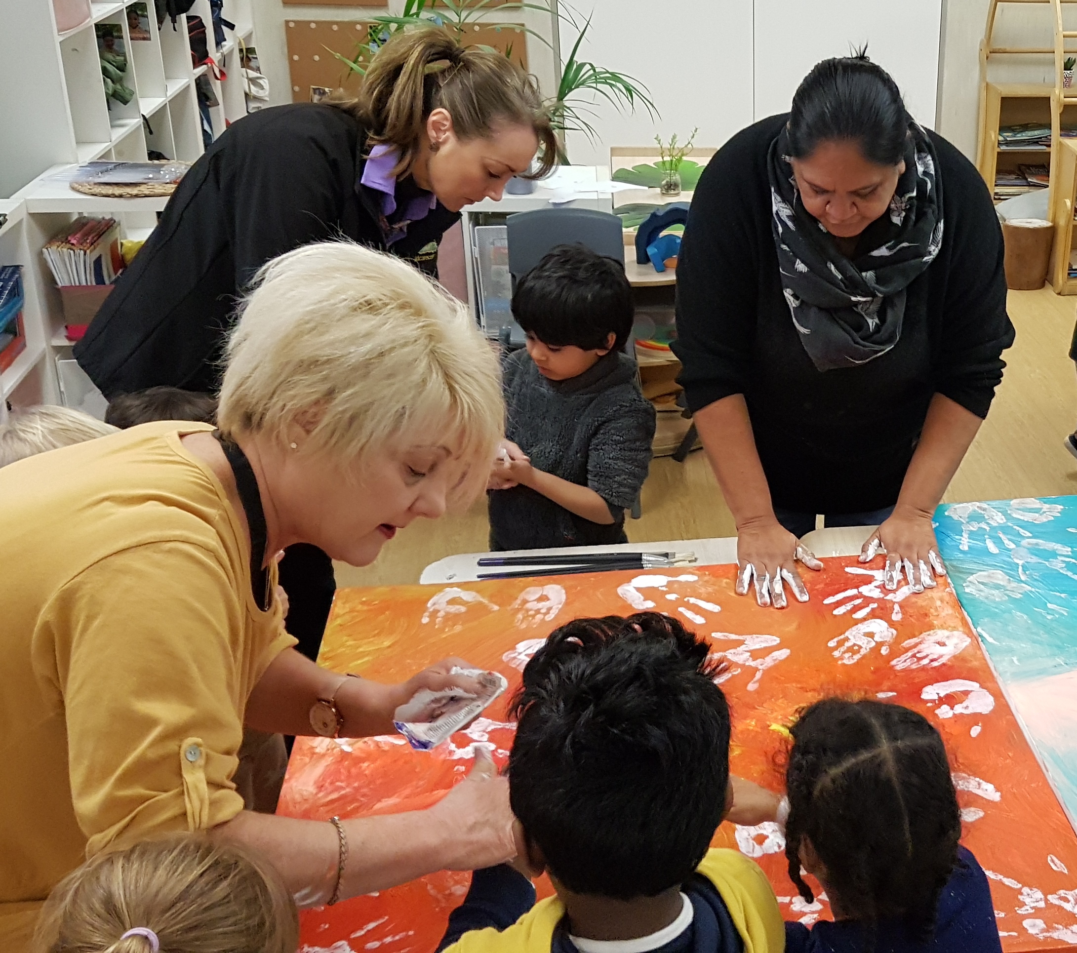 Barngarla woman Emma Richards teaching Kidz Club children Indigenous art [Courtesy of KidzClub]