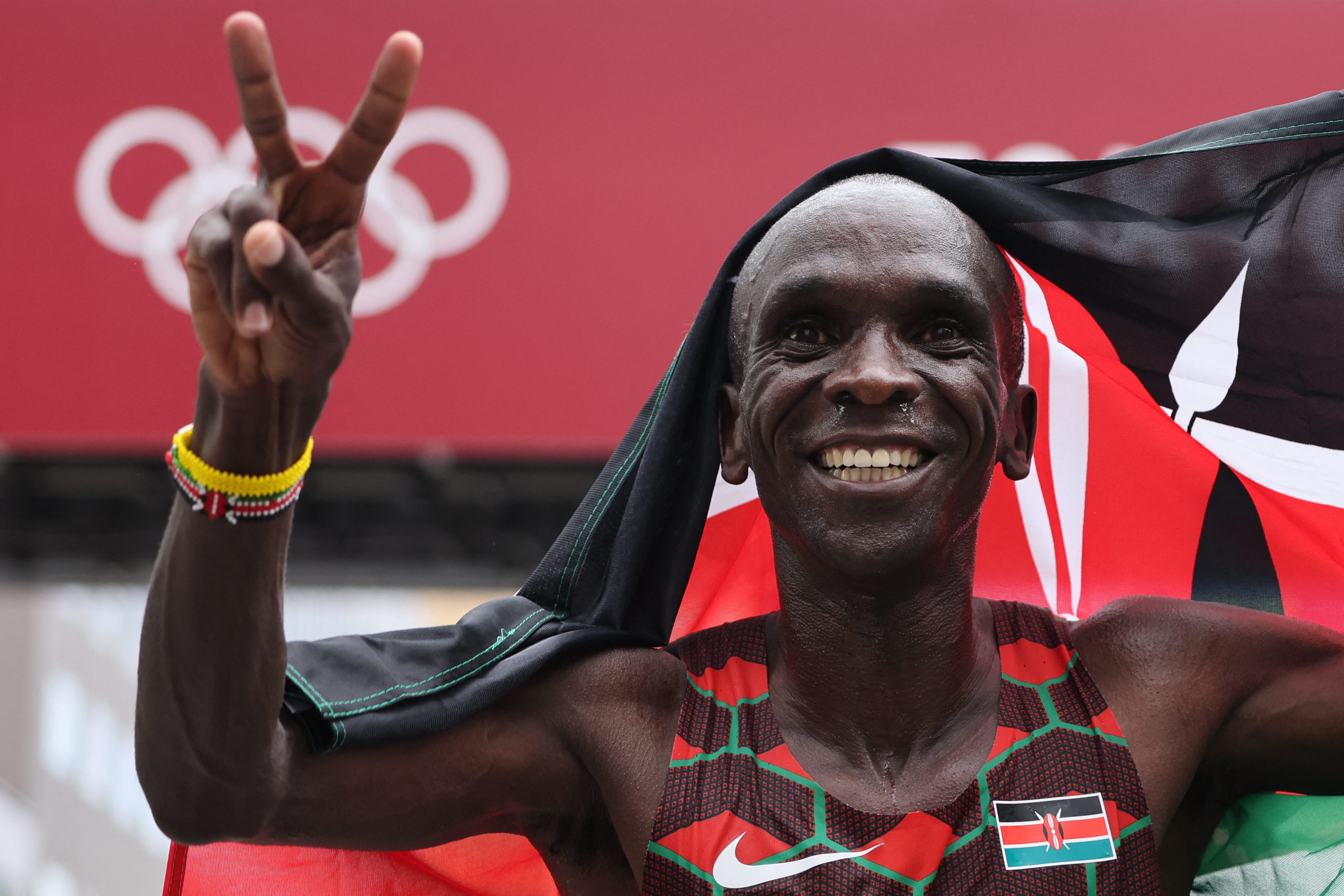 Kenya's Eliud Kipchoge celebrates after winning the men's marathon final during the Tokyo 2020 Olympic Games in Sapporo on August 8, 2021 [Giuseppe Cacace/ AFP]