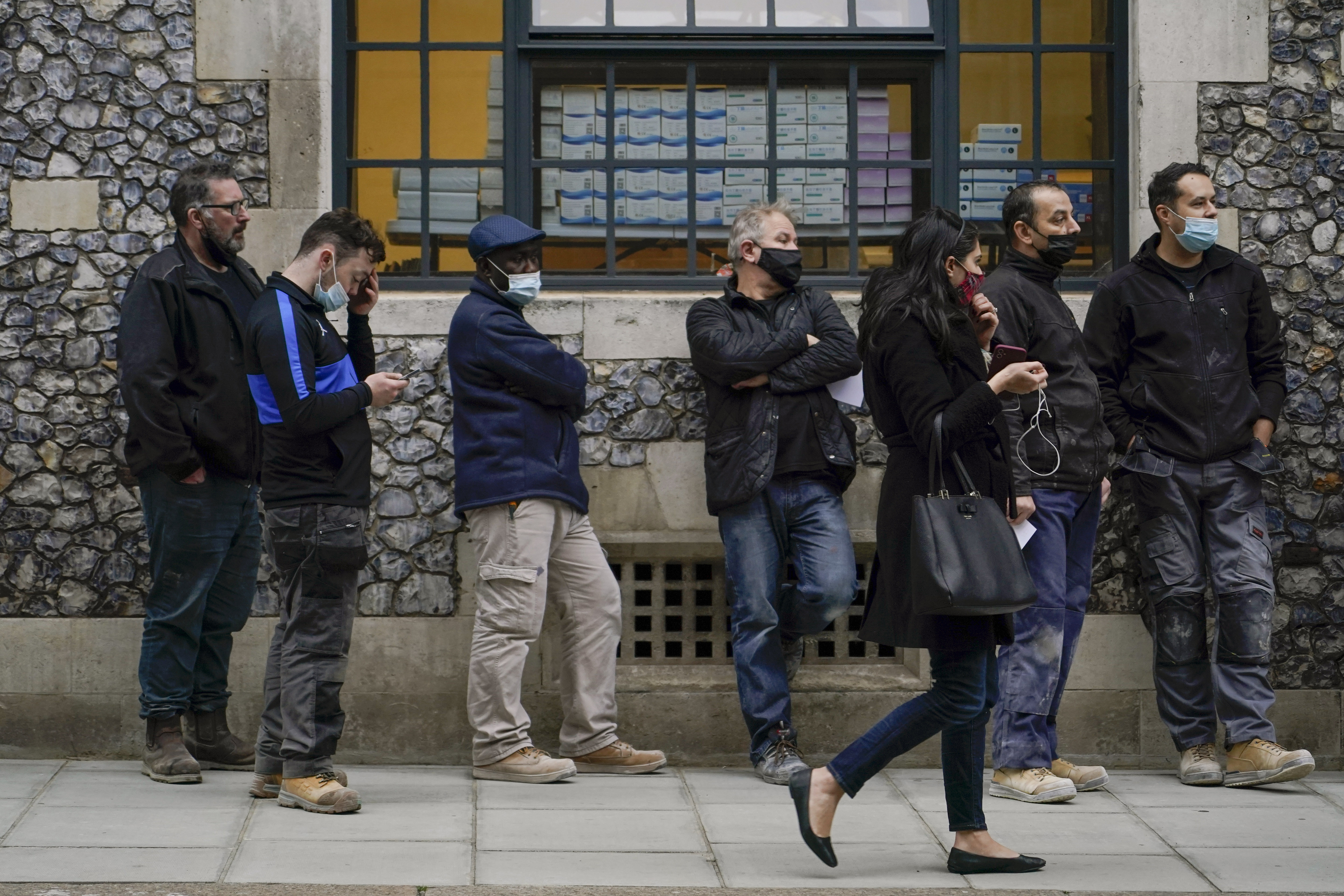 People queue to get tested in London, UK on December 16, 2021