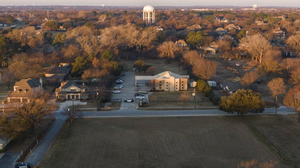 Police cars are seen parked in an aerial view of the Congregation Beth Israel synagogue in Colleyville, Texas.