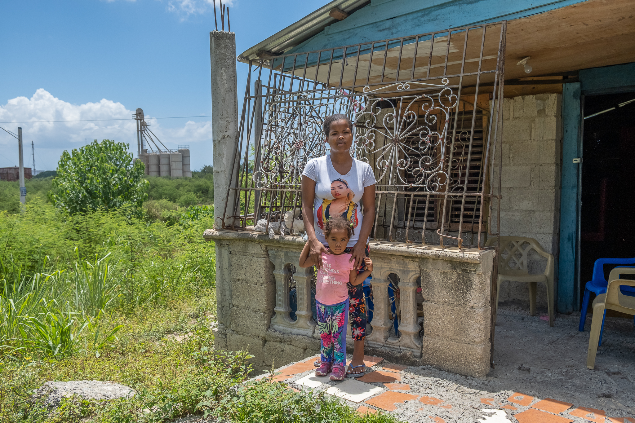 Maireni Florentino stands with her daughter