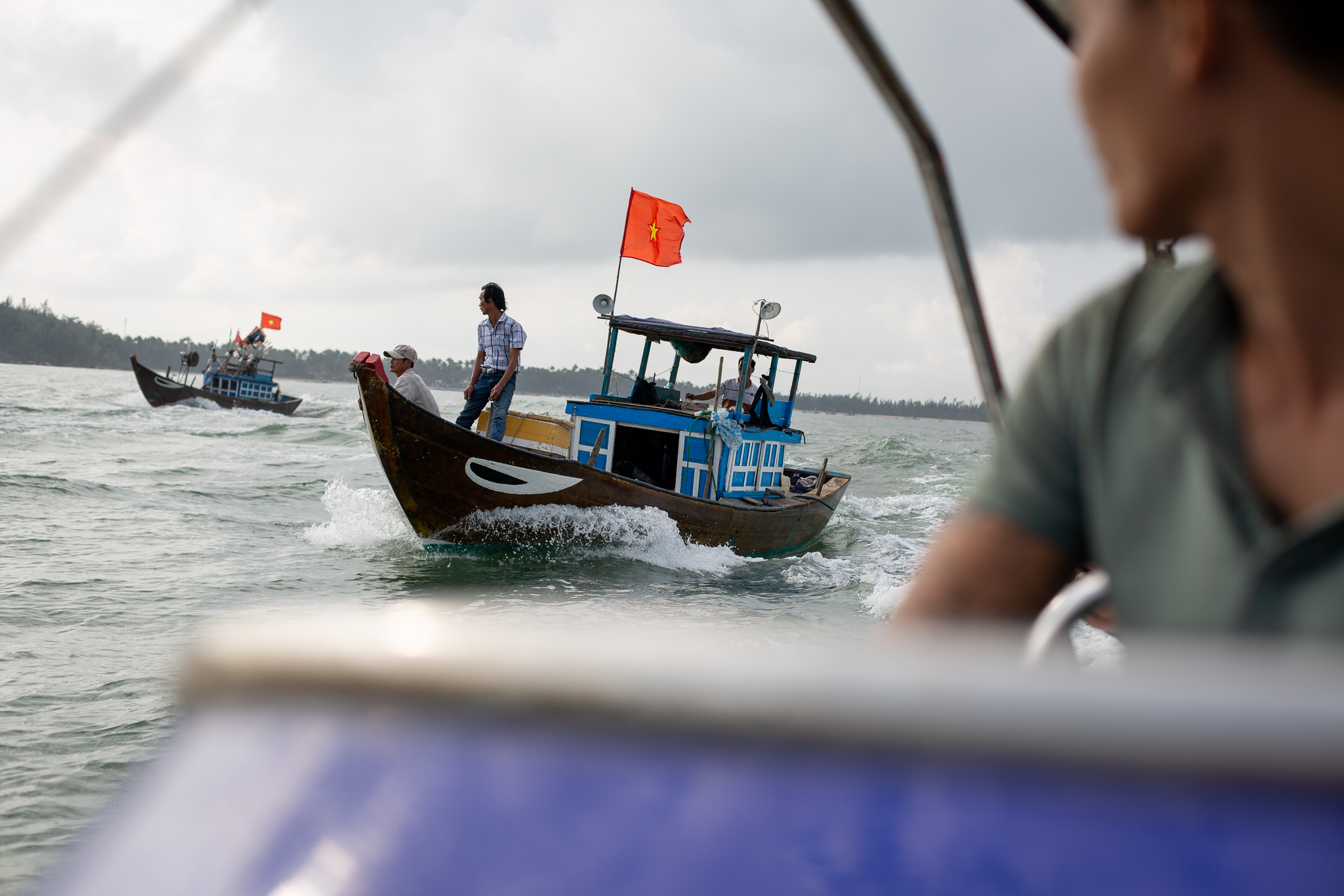 A photo of boats racing.
