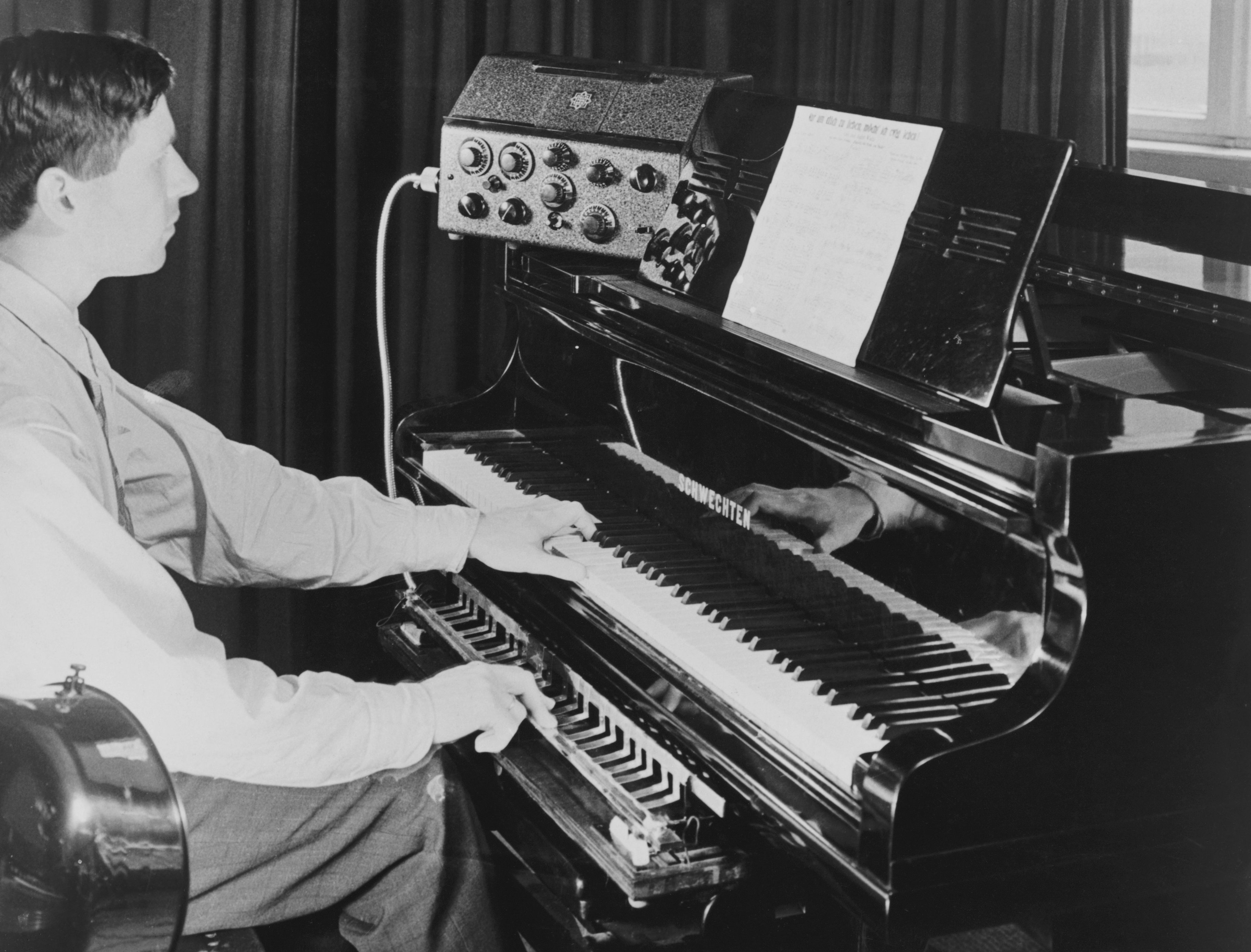 A man playing a Trautonium, a keyboard instrument run by electricity, which makes the sounds of a variety of instruments by producing pitch and tone variations through electronic waves. (Photo by © Hulton-Deutsch Collection/CORBIS/Corbis via Getty Images)