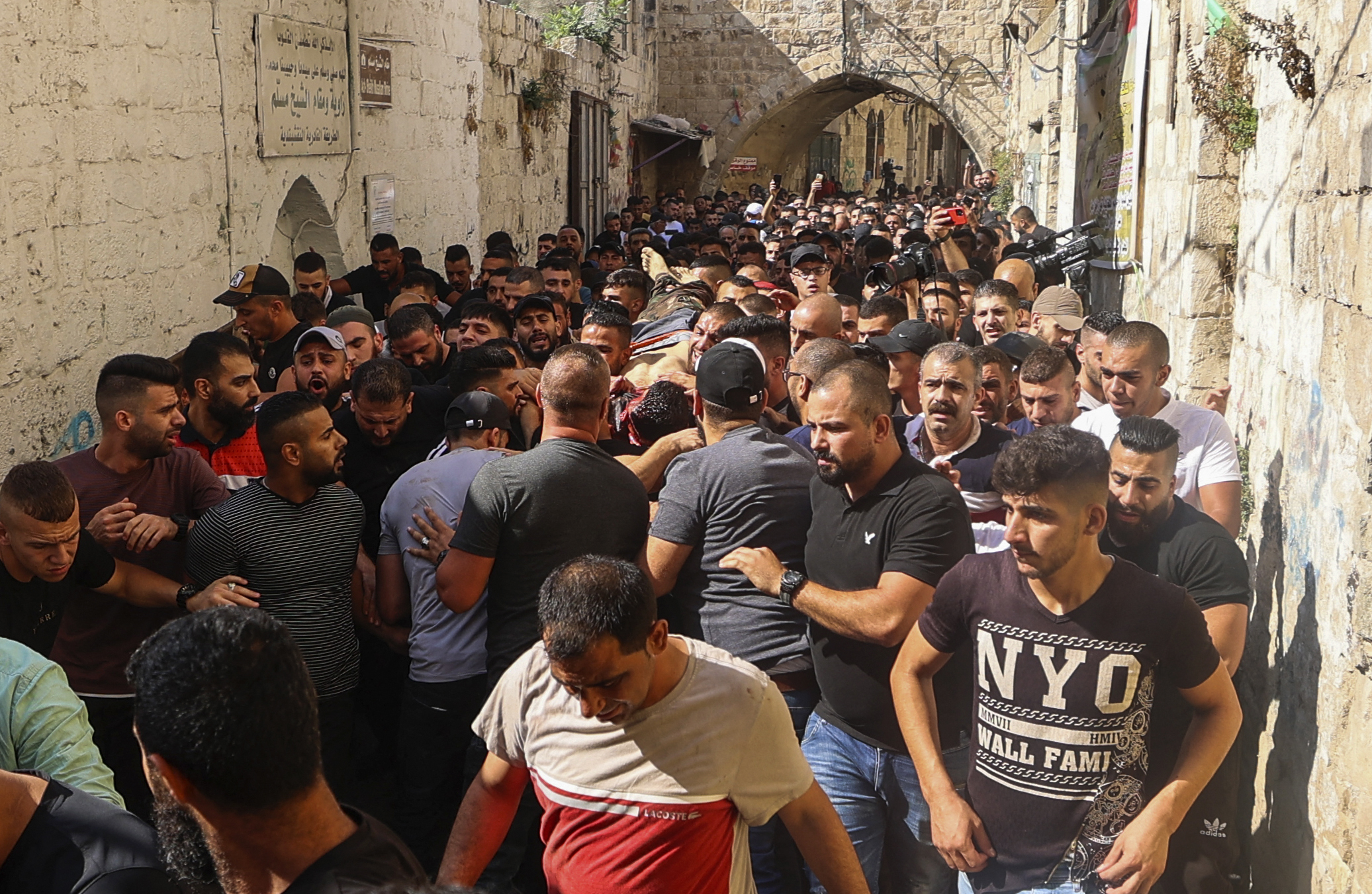Palestinians evacuate an injured gunman