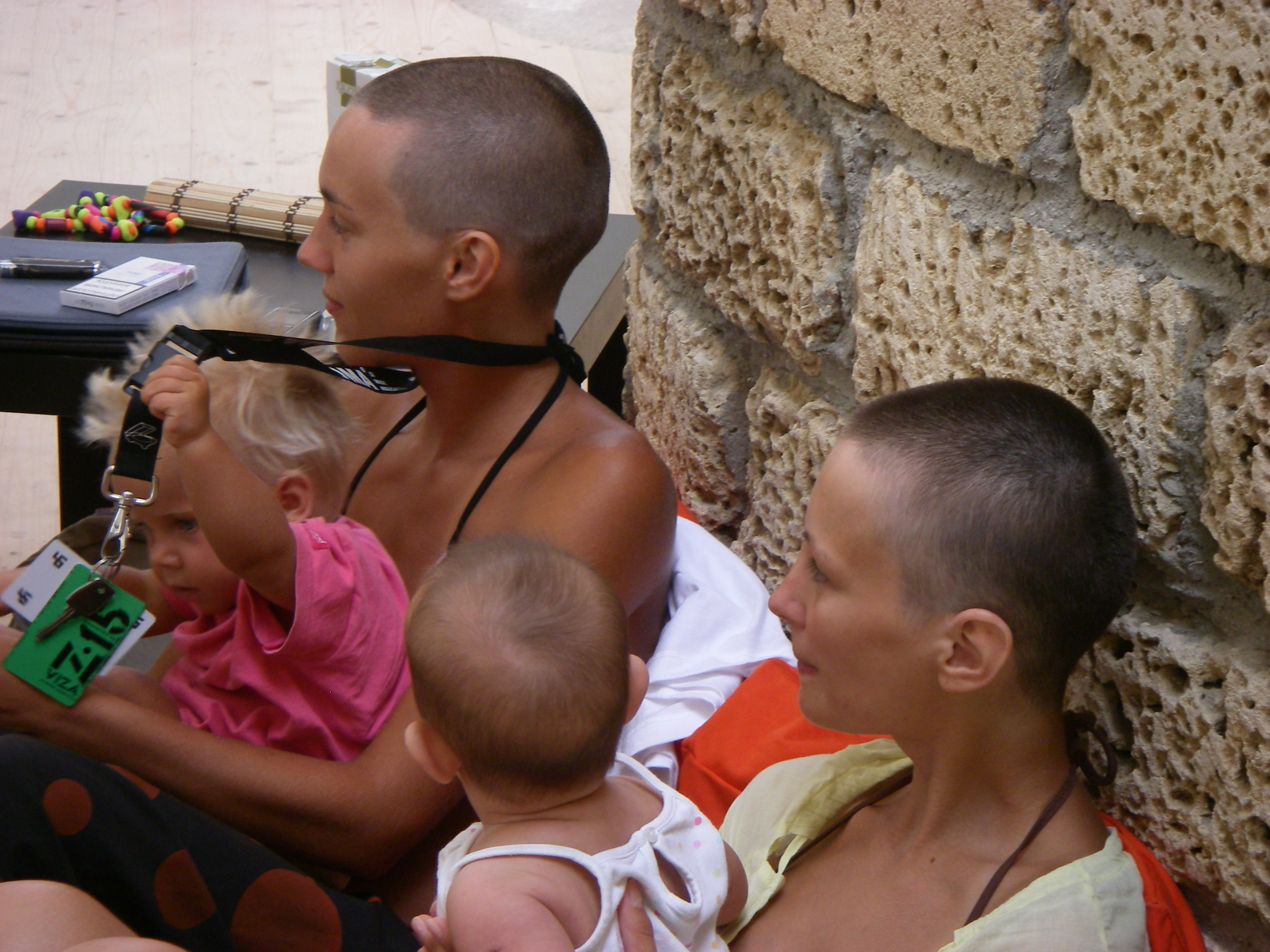Mothers with their children during the 2006 edition of KaZantip [Courtesy of Natasha Kto Nado]