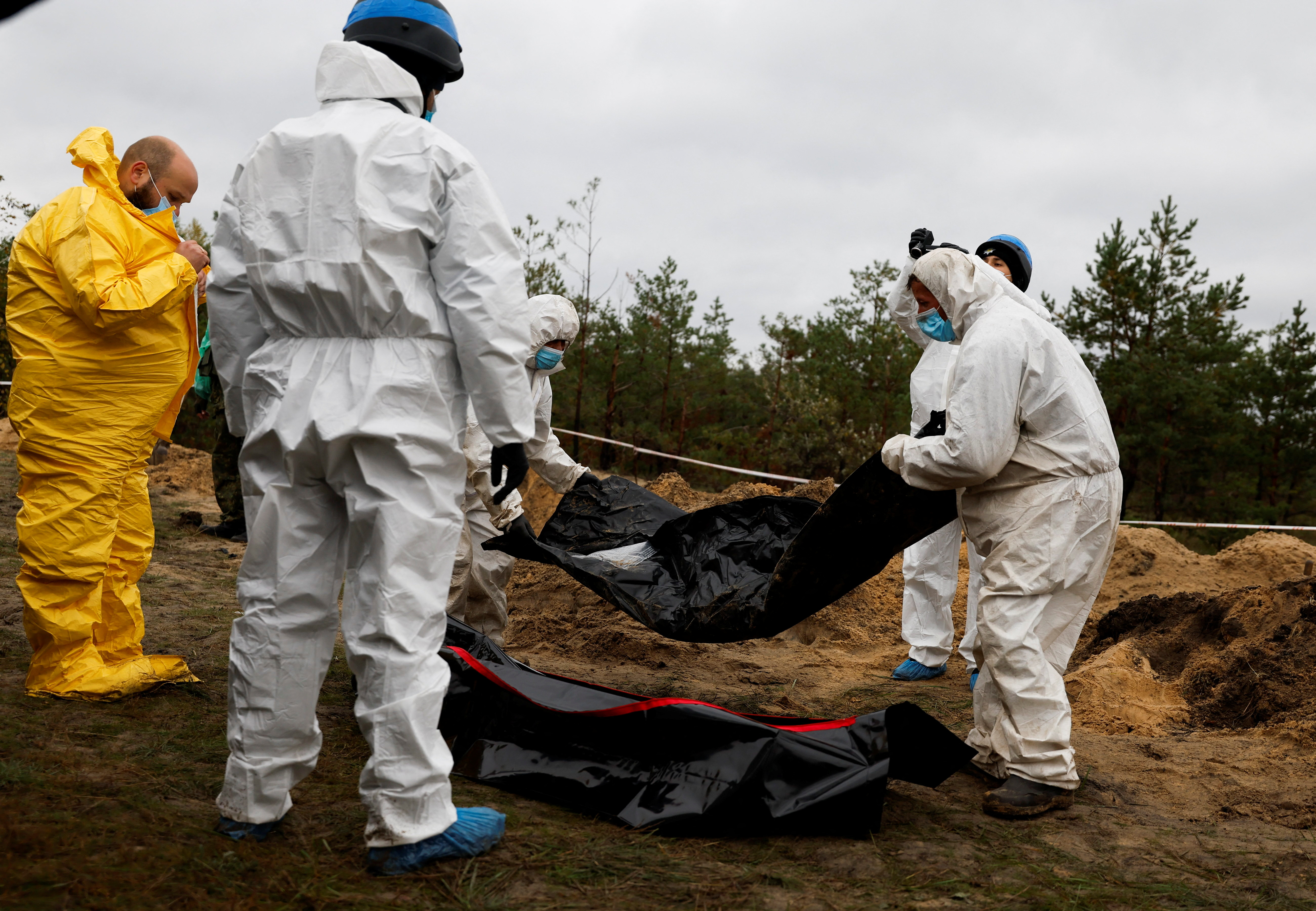 mass grave in Lyman, Ukraine