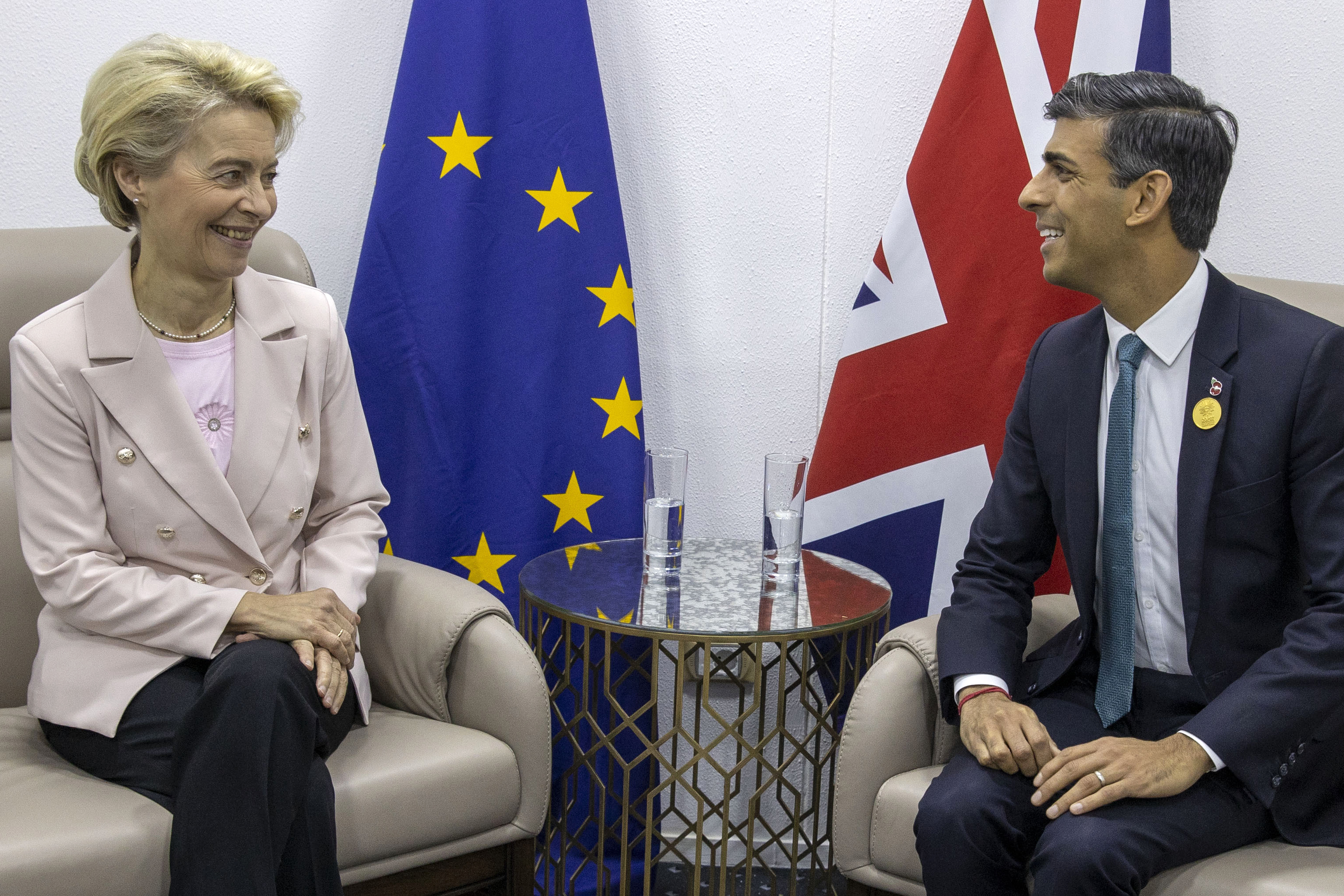 European Commission President Ursula von der Leyen, left, and British Prime Minister Rishi Sunak meet during the COP27 climate summit in Sharm el-Sheikh, Egypt