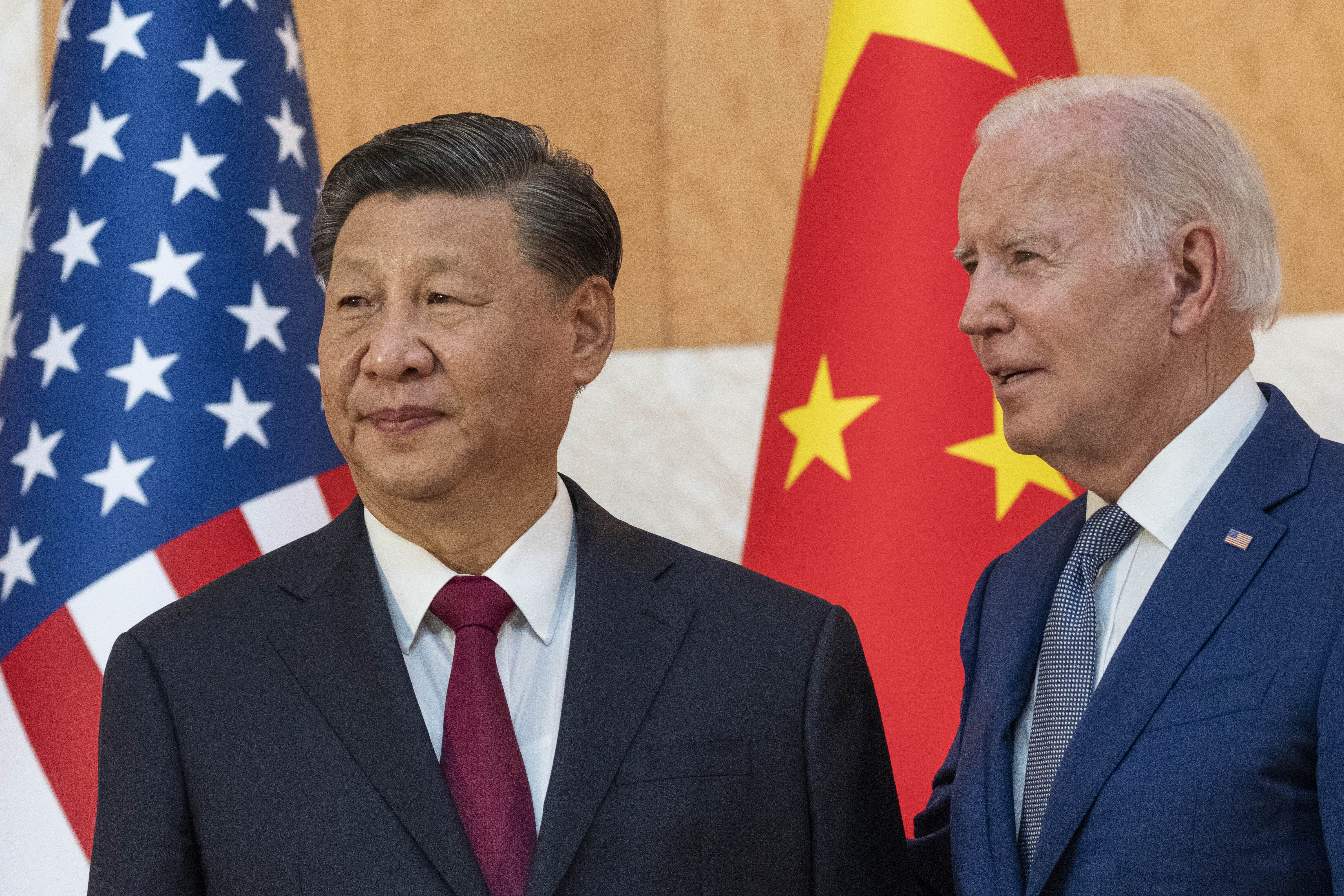 US President Joe Biden stands with Chinese President Xi Jinping