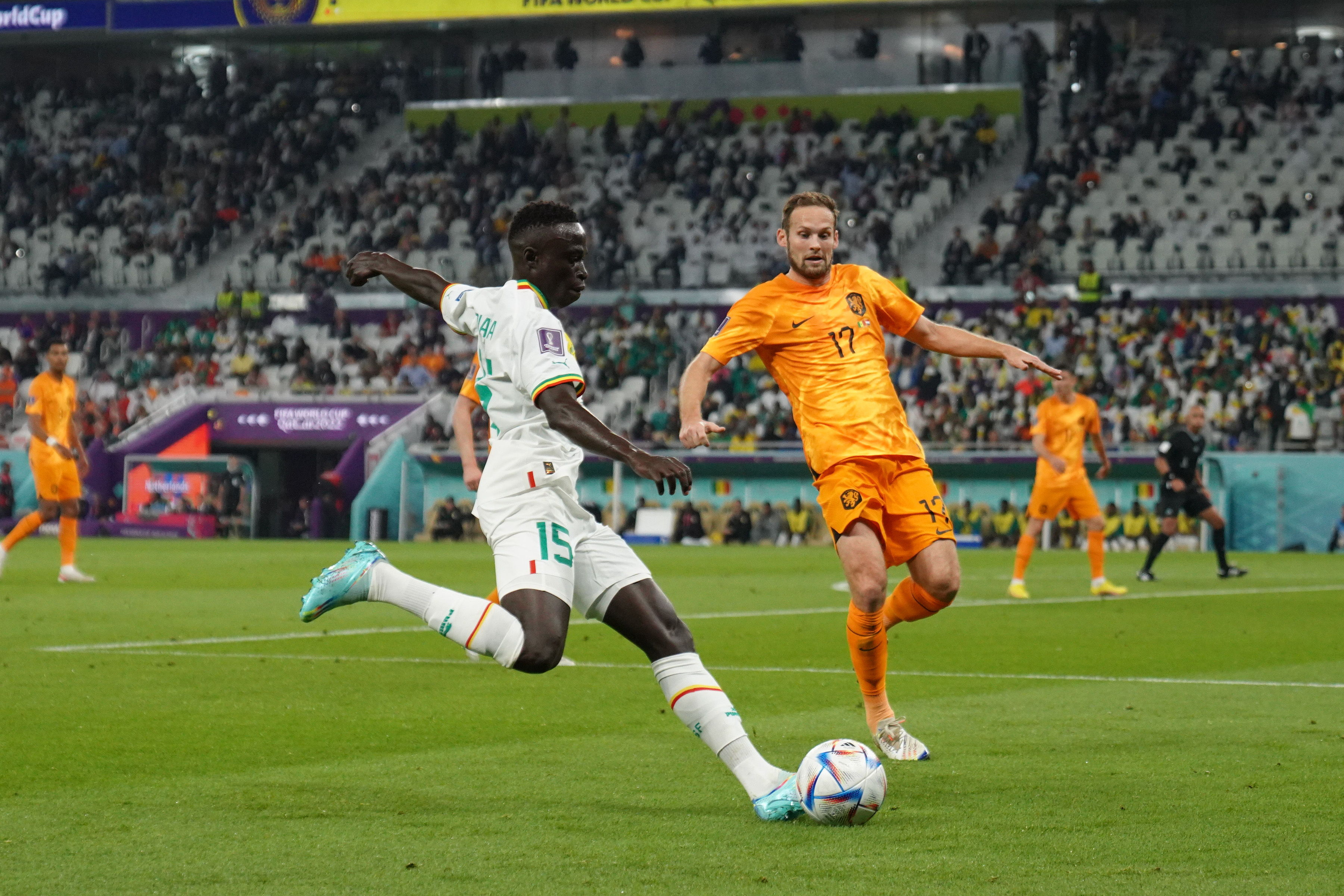 Krépin Diatta (15) Daley Blind(17)