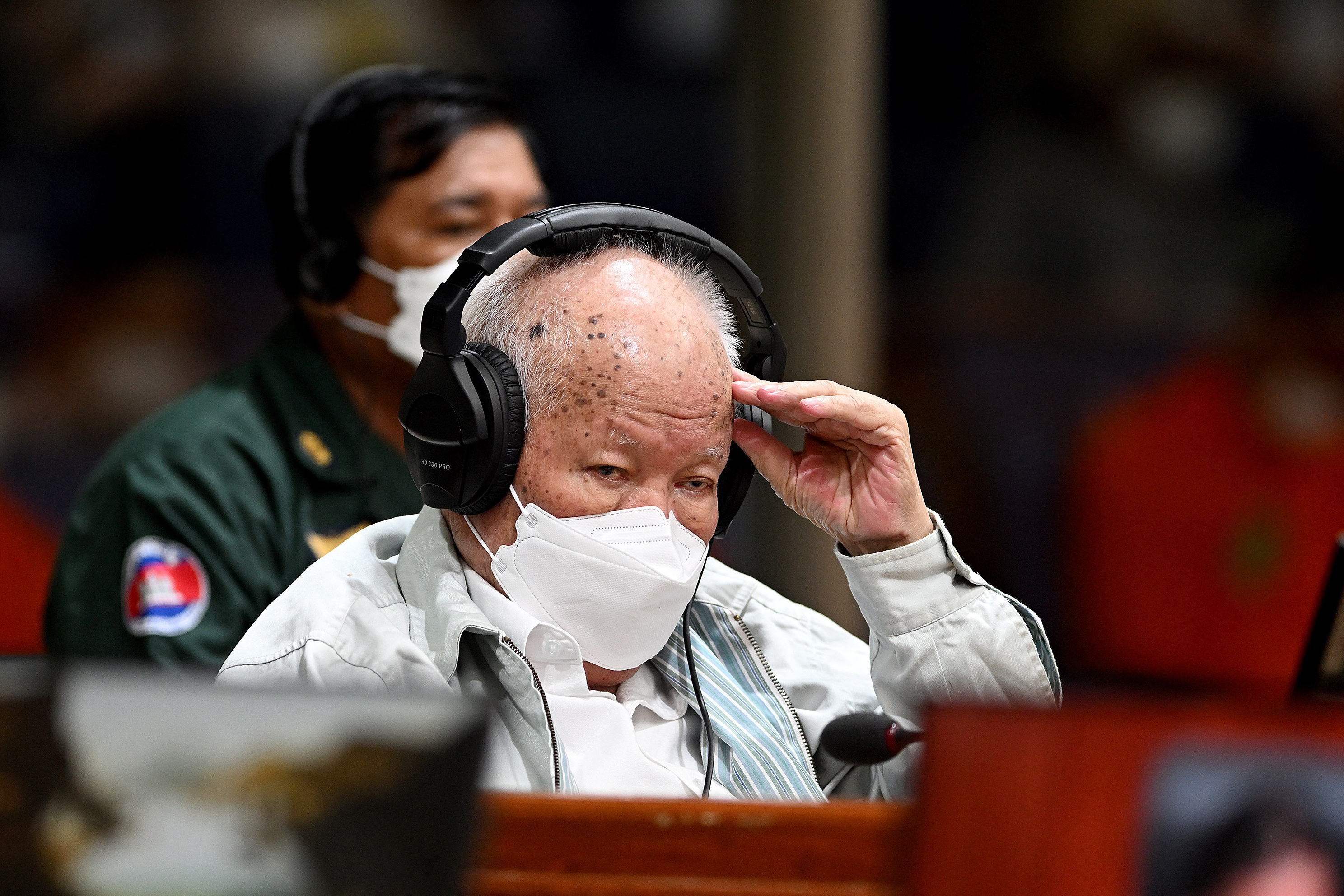 This handout photo taken and released by the Extraordinary Chamber in the Courts of Cambodia (ECCC) on September 22, 2022 shows ex-Khmer Rouge head of state Khieu Samphan (C) in the court room at the Extraordinary Chamber in the Courts of Cambodia (ECCC) in Phnom Penh. - Cambodia's UN-backed Khmer Rouge war crimes court gave its final verdict September 22, upholding the genocide conviction and life sentence imposed on the regime's last surviving leader. (Photo by Mark Peters / Extraordinary Chambers in the Courts of Cambodia (ECCC) / AFP) / -----EDITORS NOTE --- RESTRICTED TO EDITORIAL USE - MANDATORY CREDIT "AFP PHOTO / Mark PETERS / Extraordinary Chambers in the Courts of Cambodia (ECCC) " - NO MARKETING - NO ADVERTISING CAMPAIGNS - DISTRIBUTED AS A SERVICE TO CLIENTS