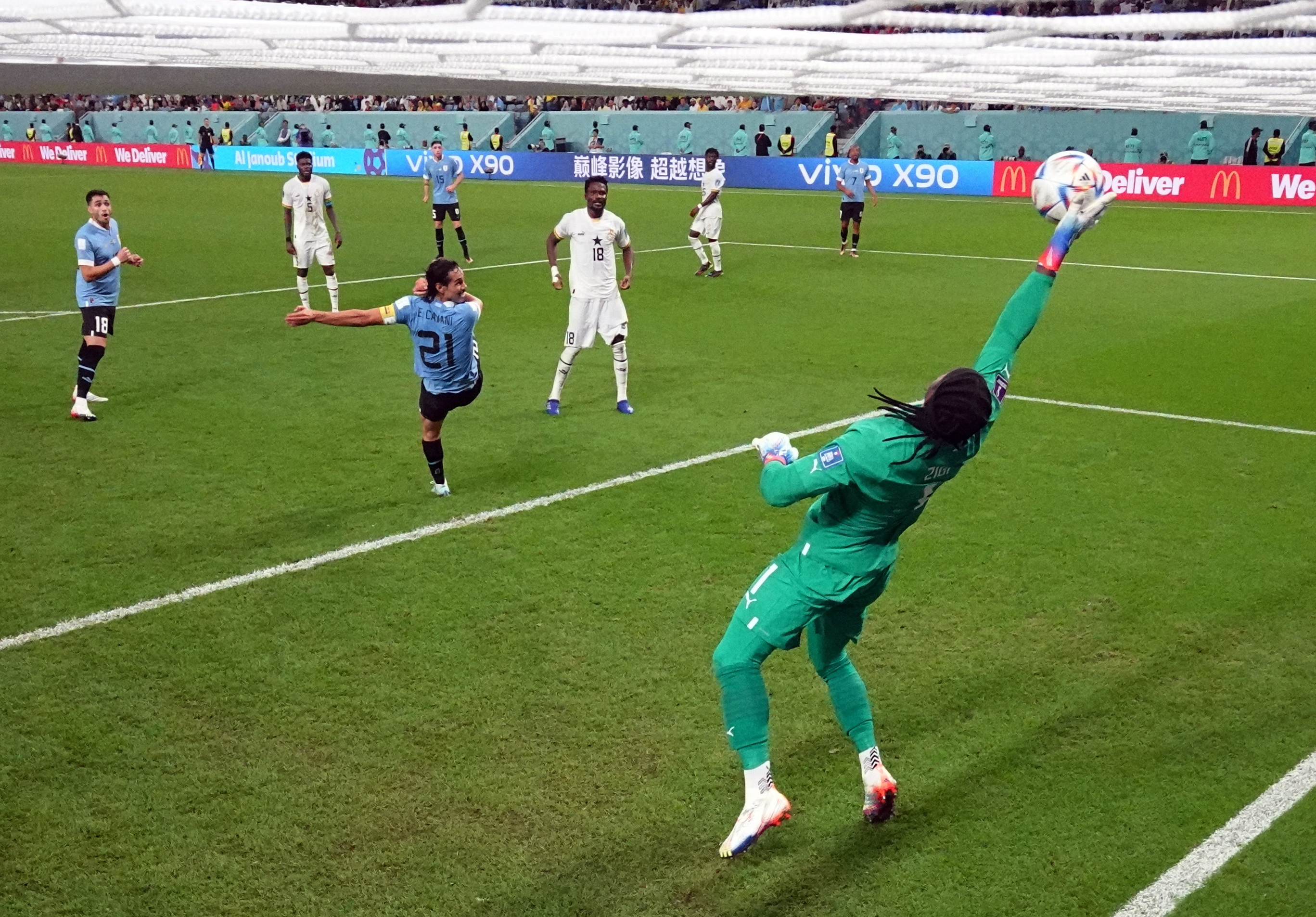 Soccer Football - FIFA World Cup Qatar 2022 - Group H - Ghana v Uruguay - Al Janoub Stadium, Al Wakrah, Qatar - December 2, 2022 Uruguay's Edinson Cavani has his shot saved by Ghana's Lawrence Ati-Zigi REUTERS/Bernadett Szabo