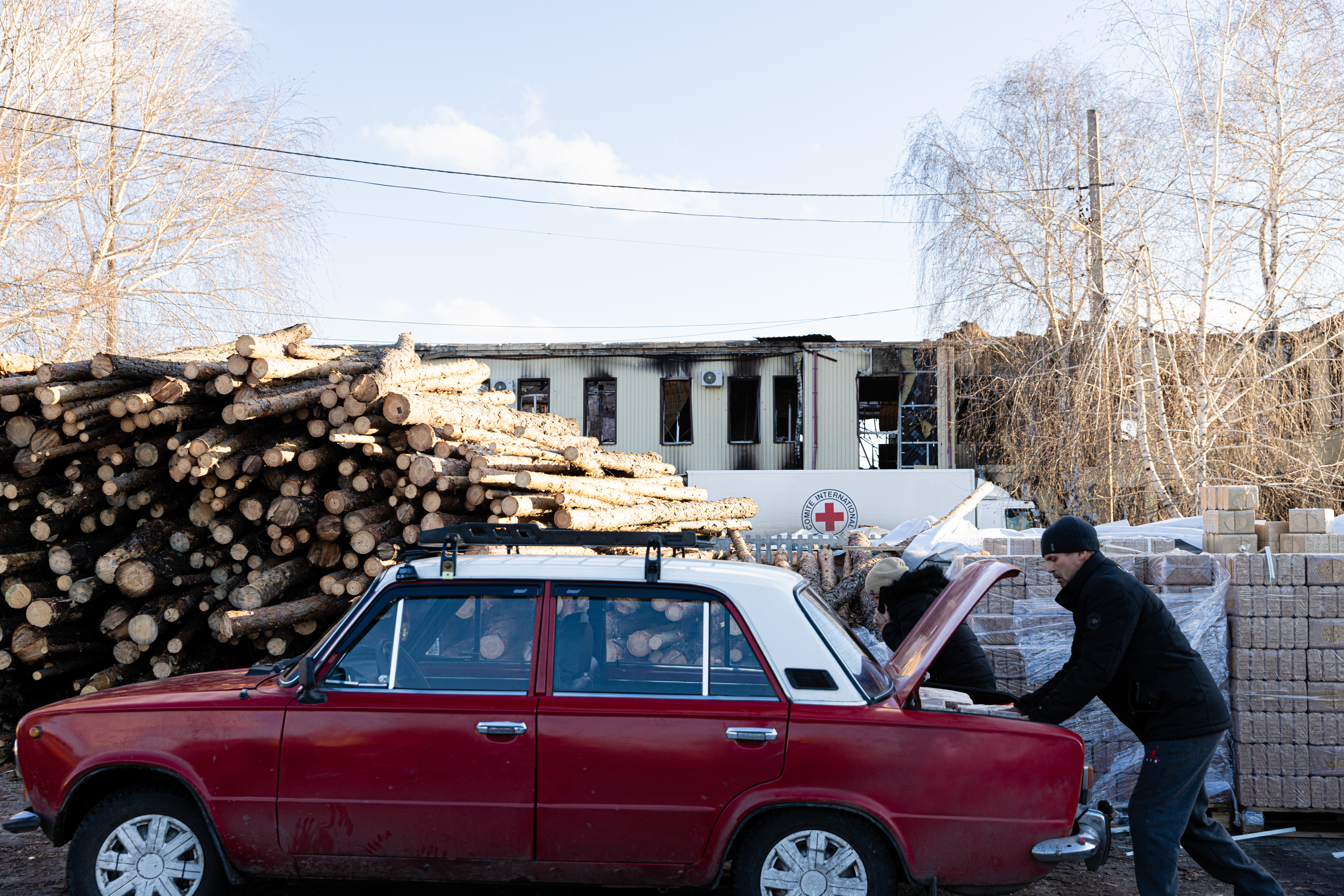 ICRC distributes dry fuel bricks