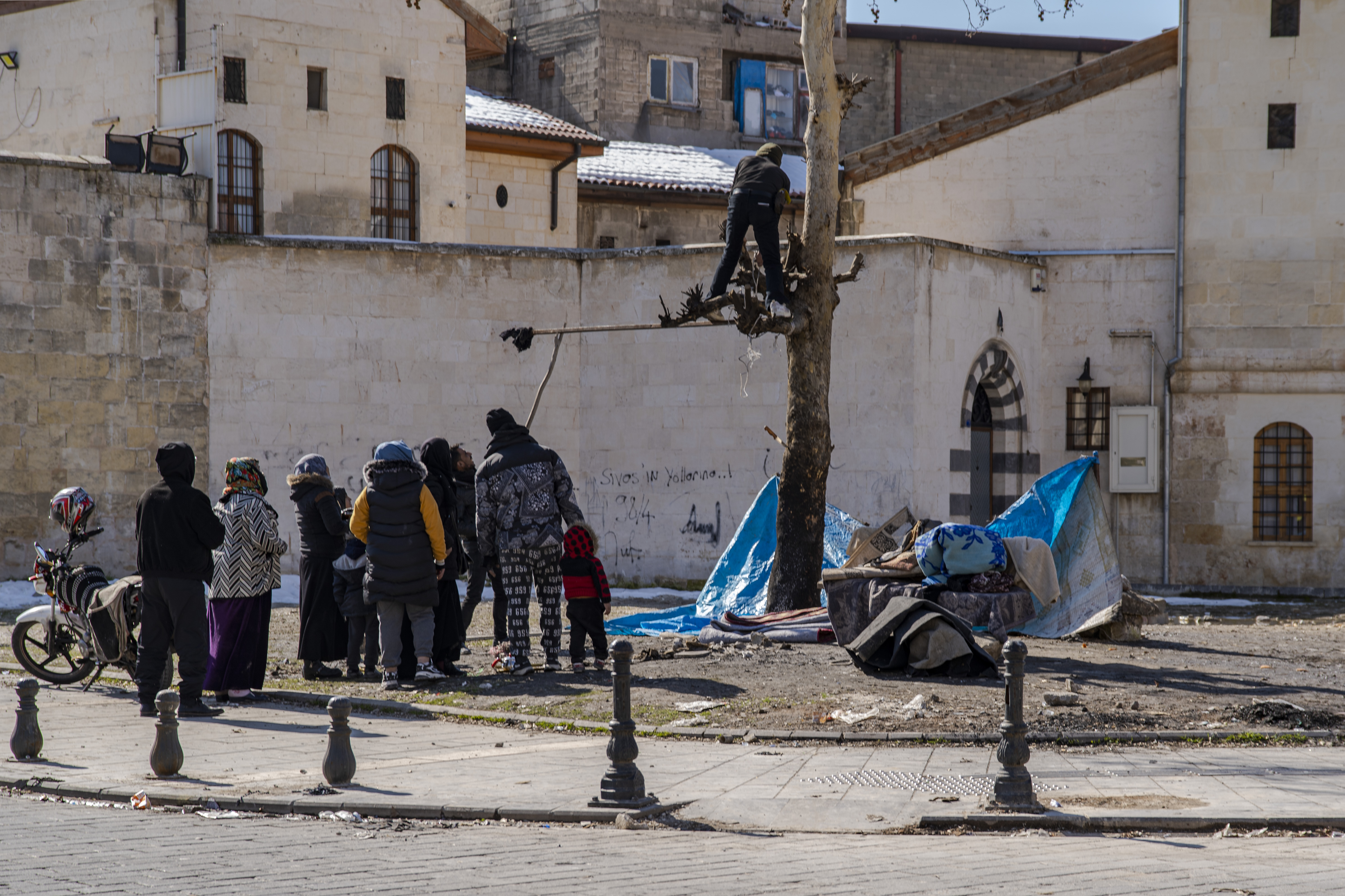 A group of volunteers builds tents in the Eyupoglu neighborhood of downtown Gaziantep, where the majority of residents are Syrian